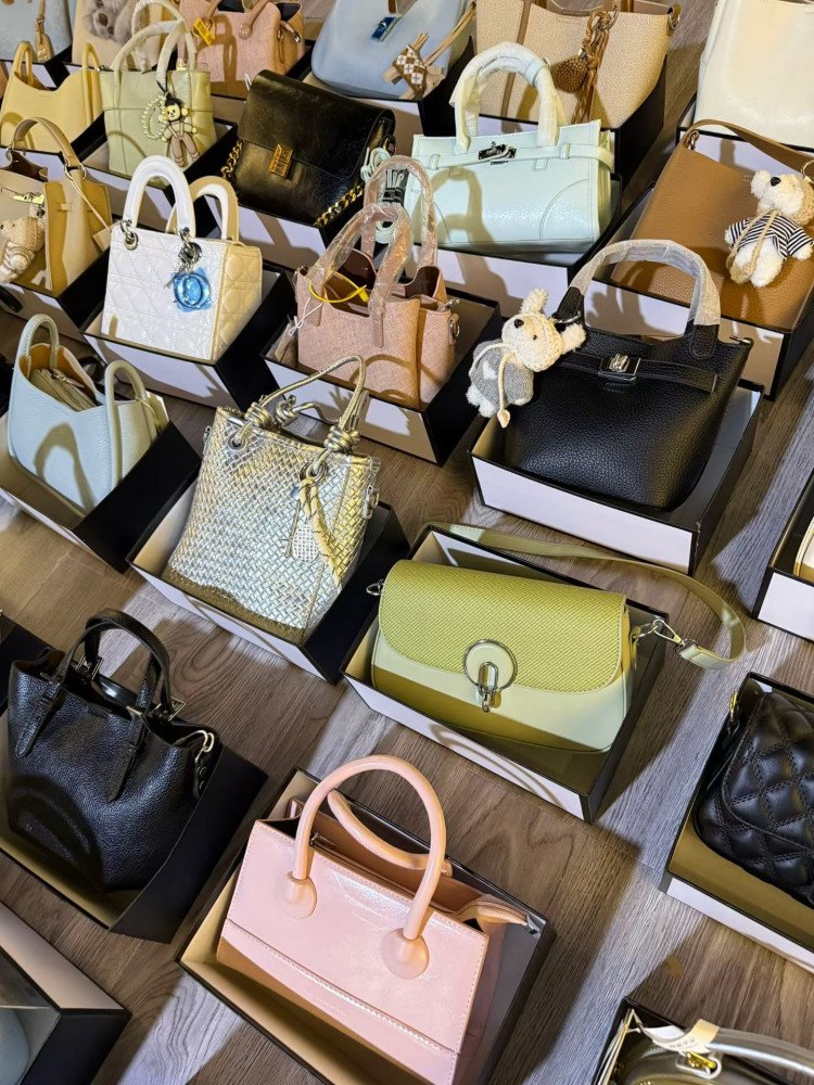 Quality mixed handbags