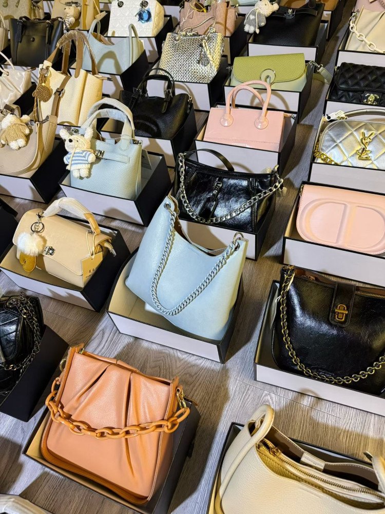 Quality mixed handbags