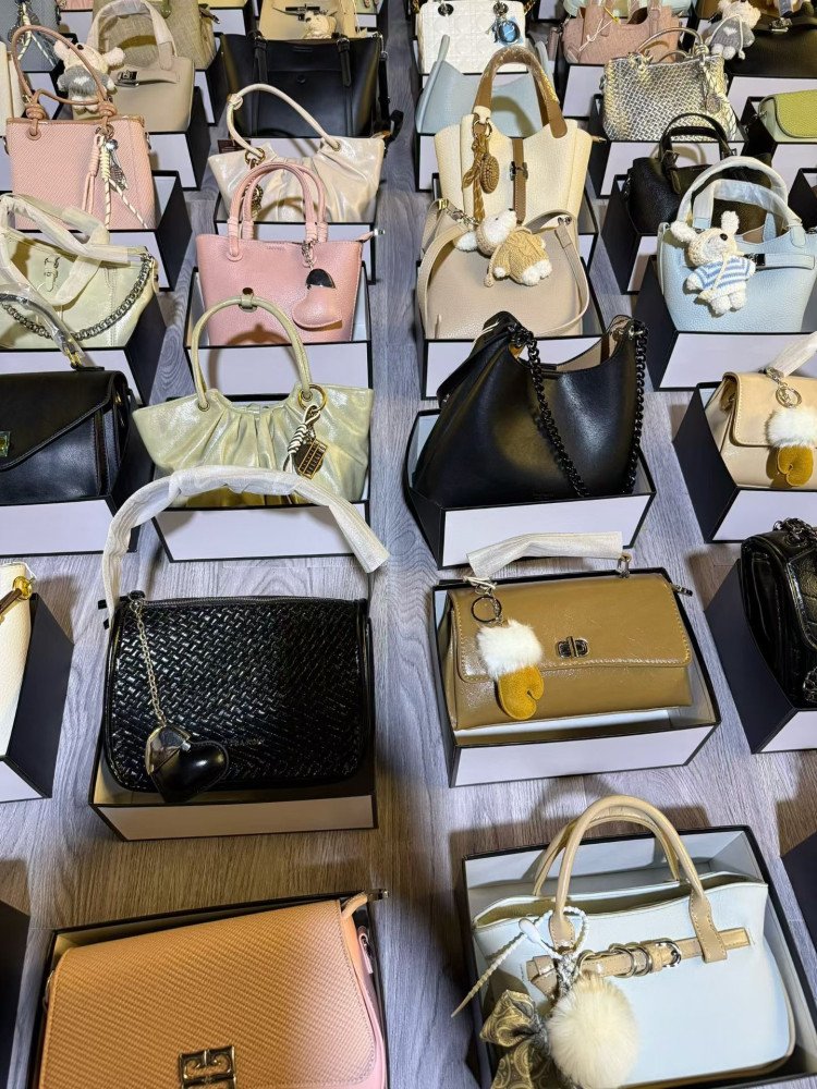 Quality mixed handbags